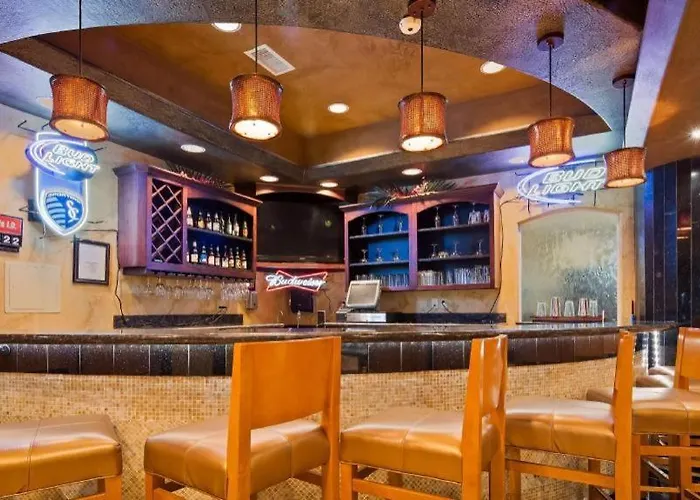 Best Western Plus Kc Speedway Inn & Suites
